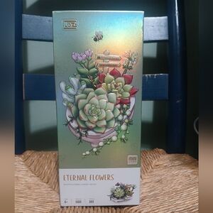 NEW Eternal Flowers Building Set